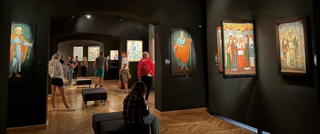 &ldquo;a gallery with several religious icons&rdquo;